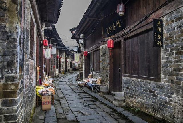 重庆百架无人机失控集体撞大楼，是否造成了很大的影响？游戏画面